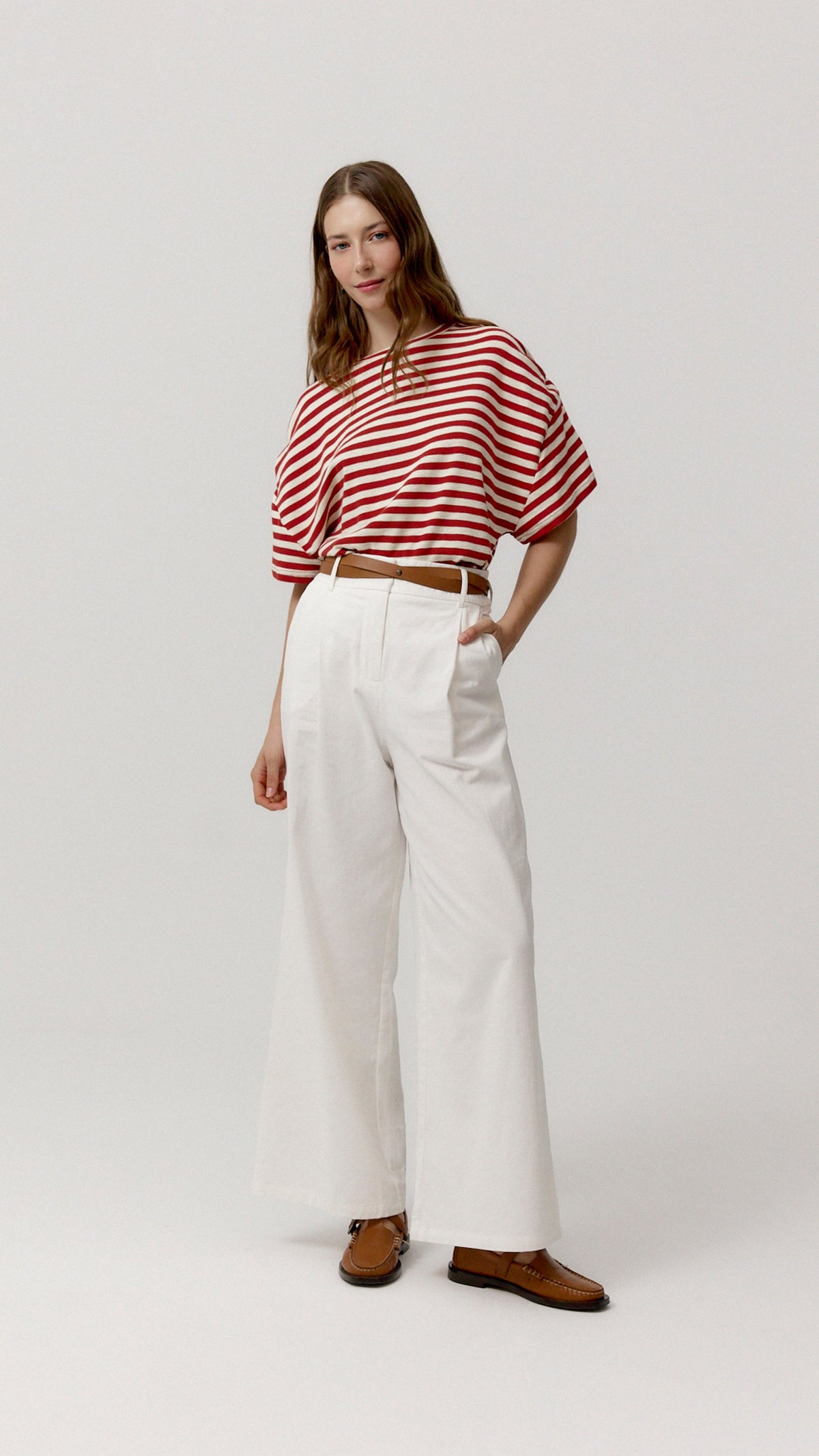Pantalón Alison Blanco de Biscuit en look 2.
