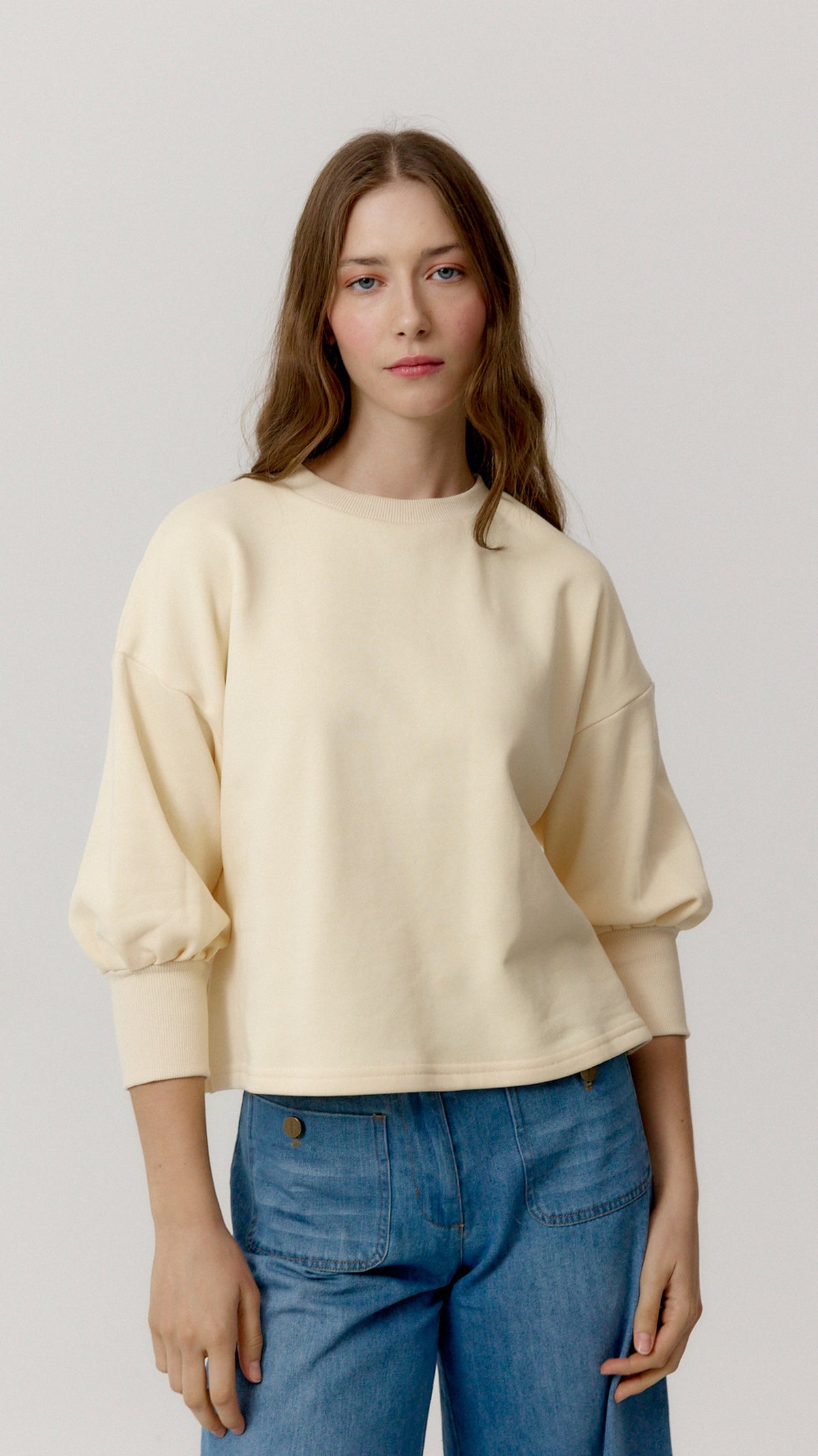 Sudadera Musseta crema de Biscuit, vista frontal.