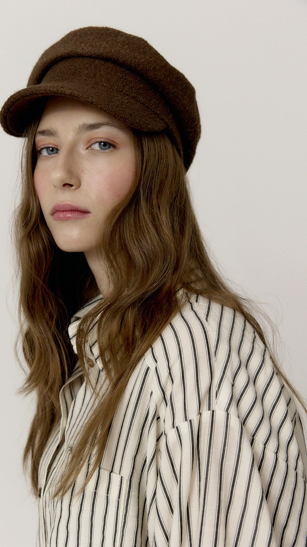 Gorra Bibi Brown de Biscuit en plano detalle