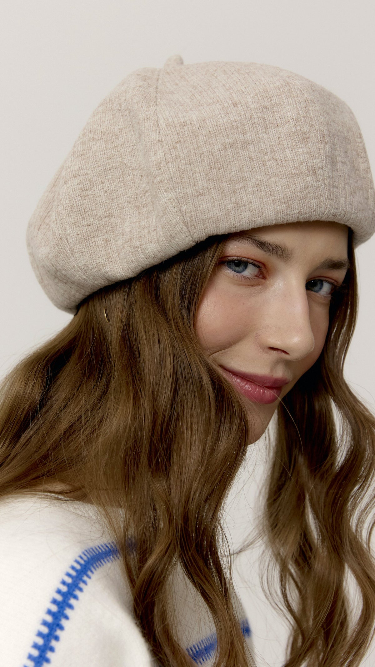 Gorra Leni Stone de Biscuit en plano detalle