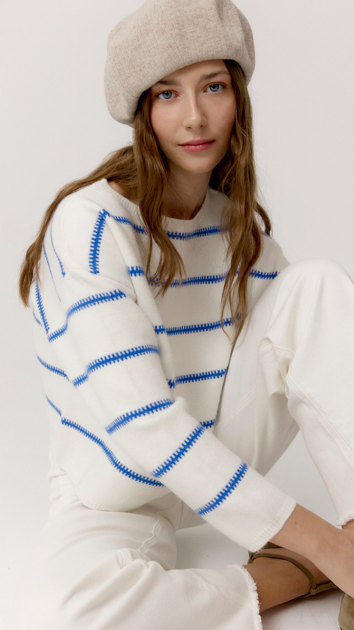 Jersey Nika de Biscuit en look sentado.