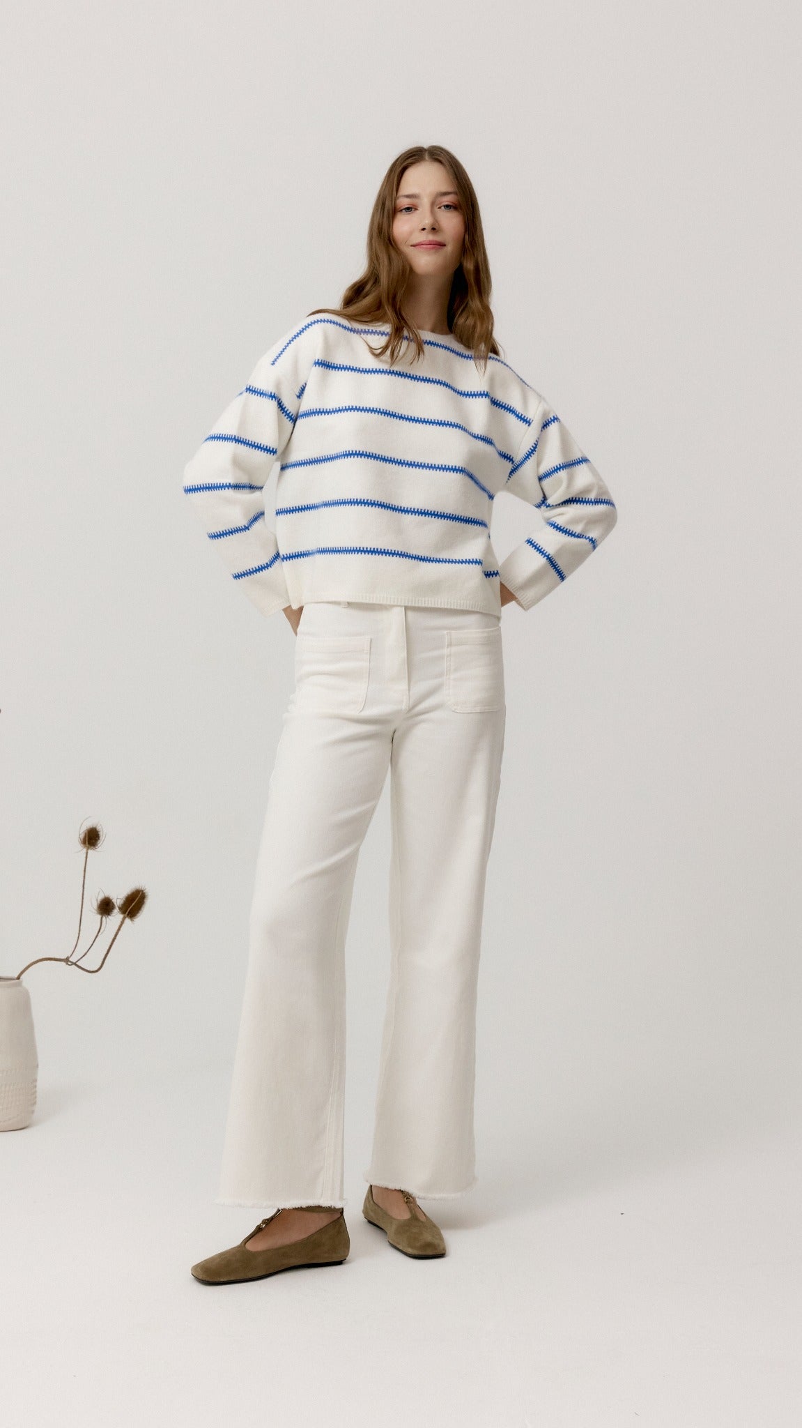 Jersey Nika de Biscuit en look de cuerpo entero.