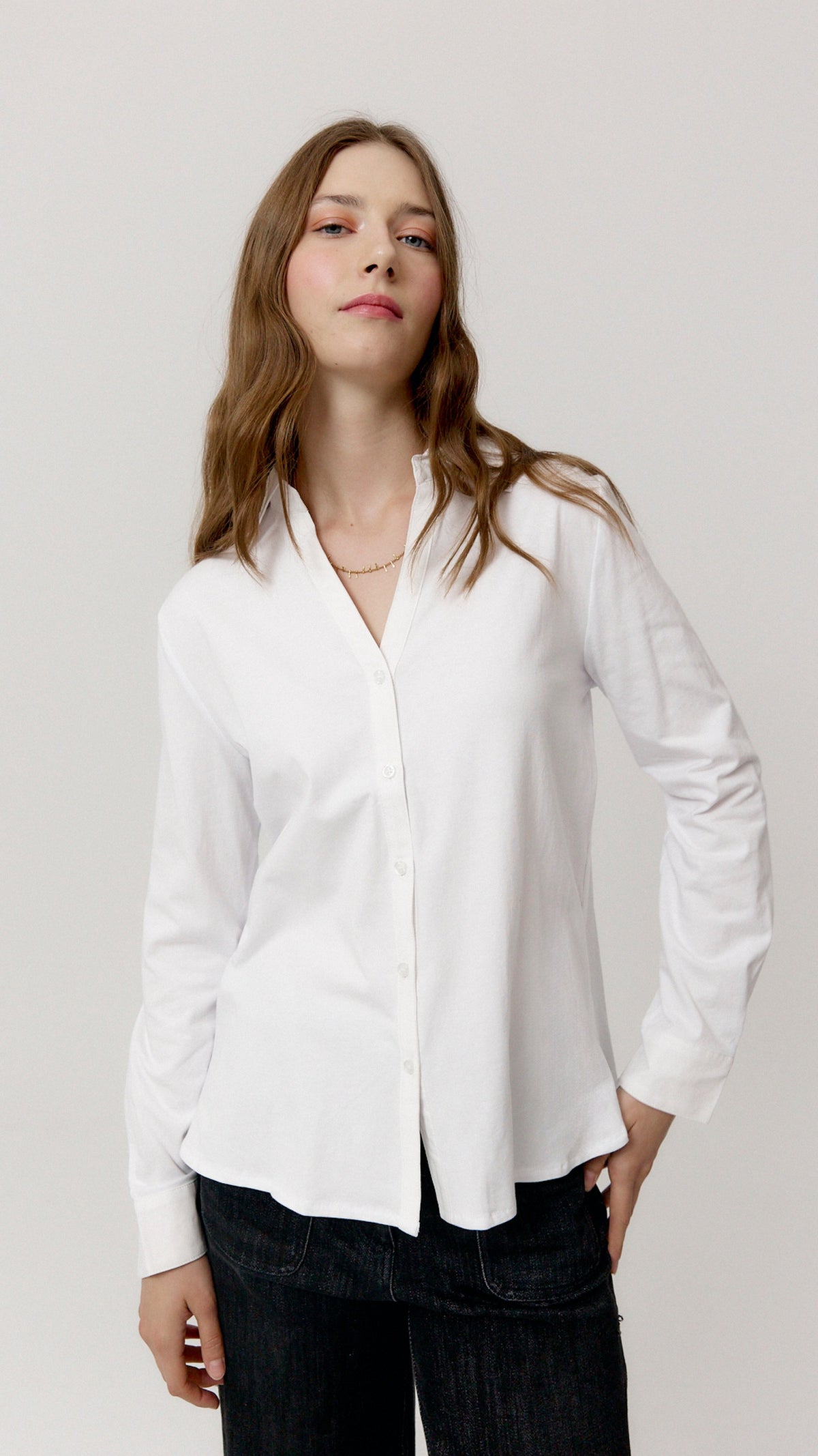 Camisa Halia blanca de algodón, vista frontal alternativa.