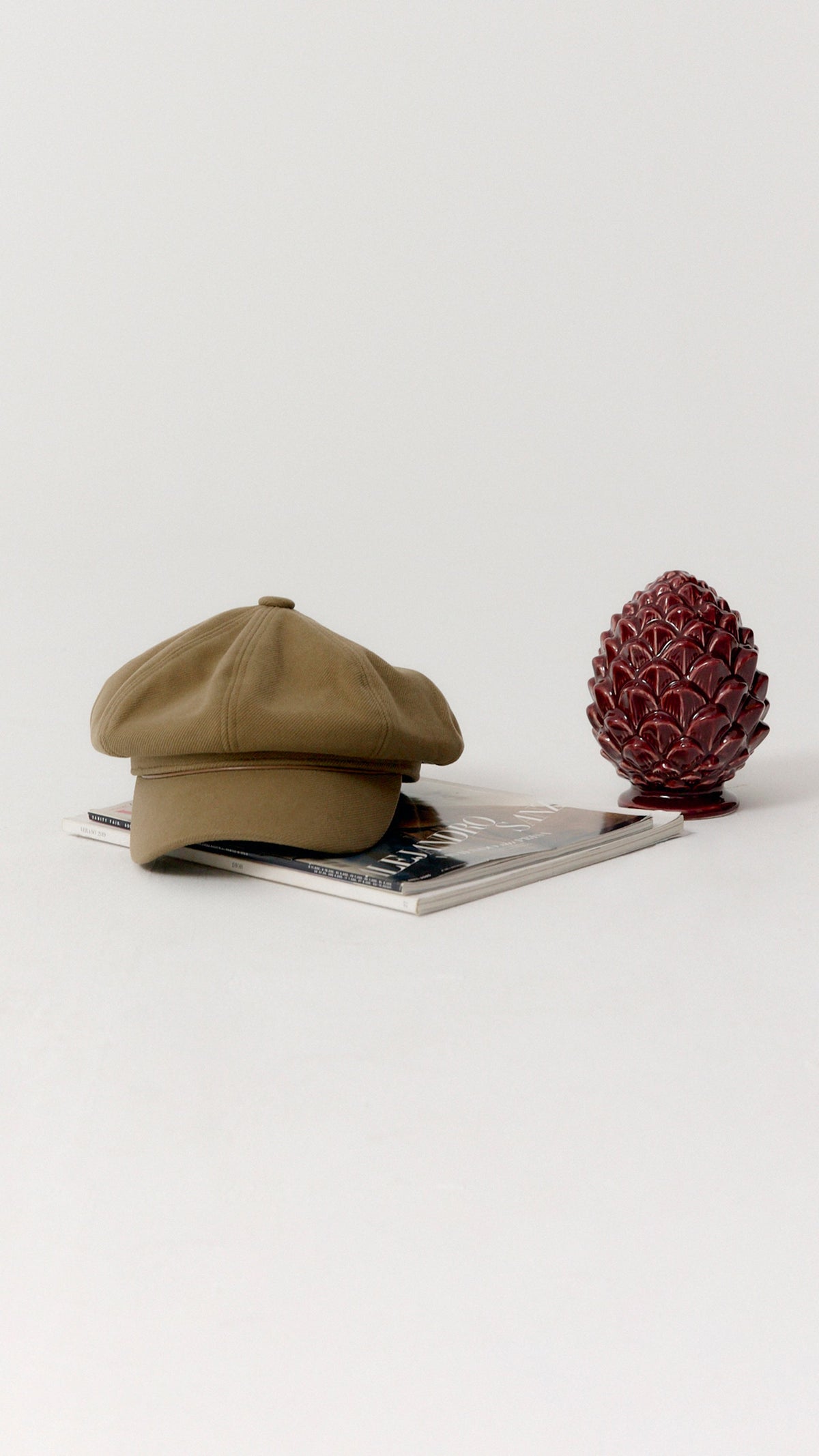 Gorra Ava Arena de Biscuit en composición de producto.
