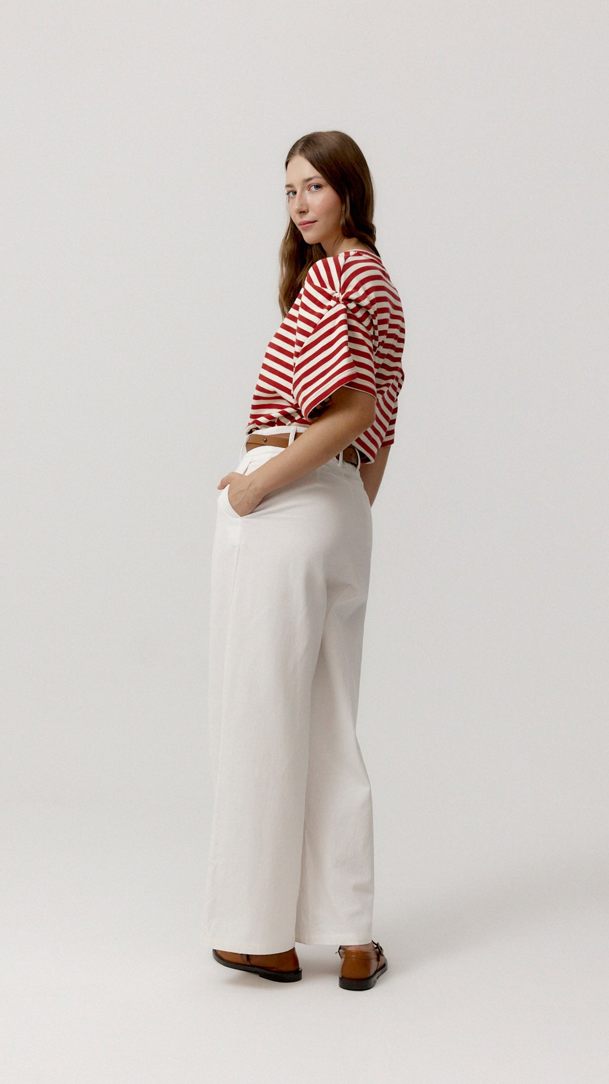 Pantalón Alison Blanco de Biscuit en look 5.