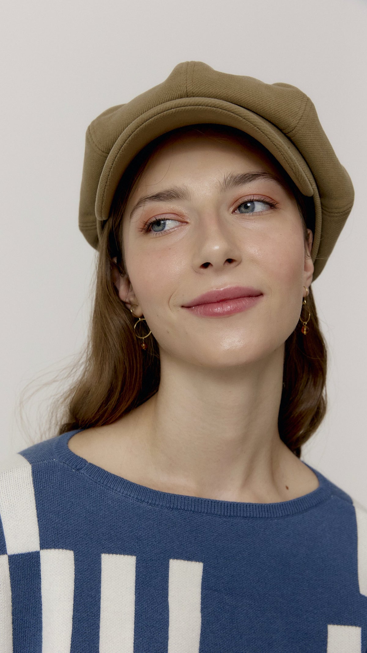 Gorra Ava Arena de Biscuit en plano detalle frontal