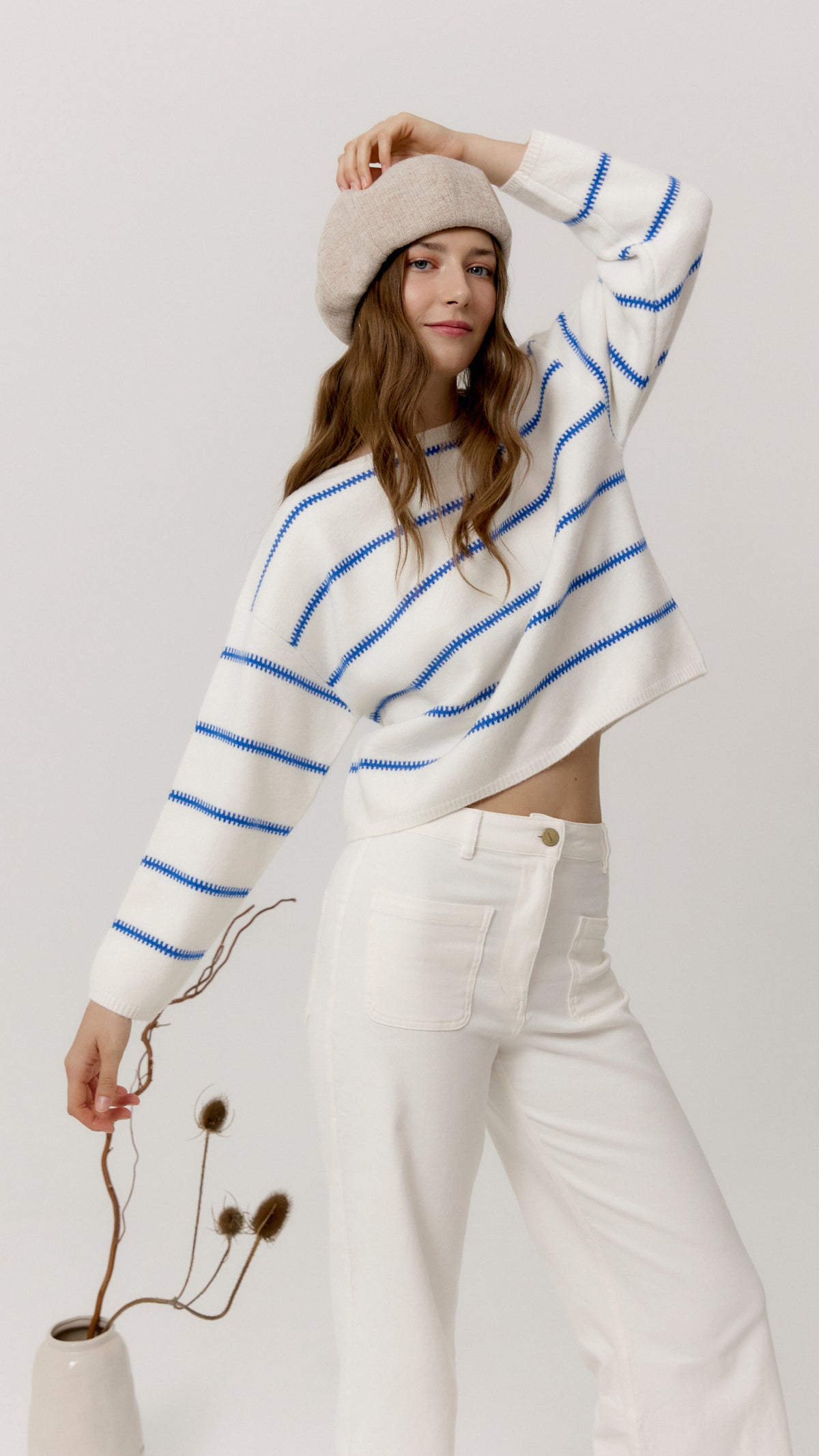 Jersey Nika de Biscuit en look de cuerpo entero.
