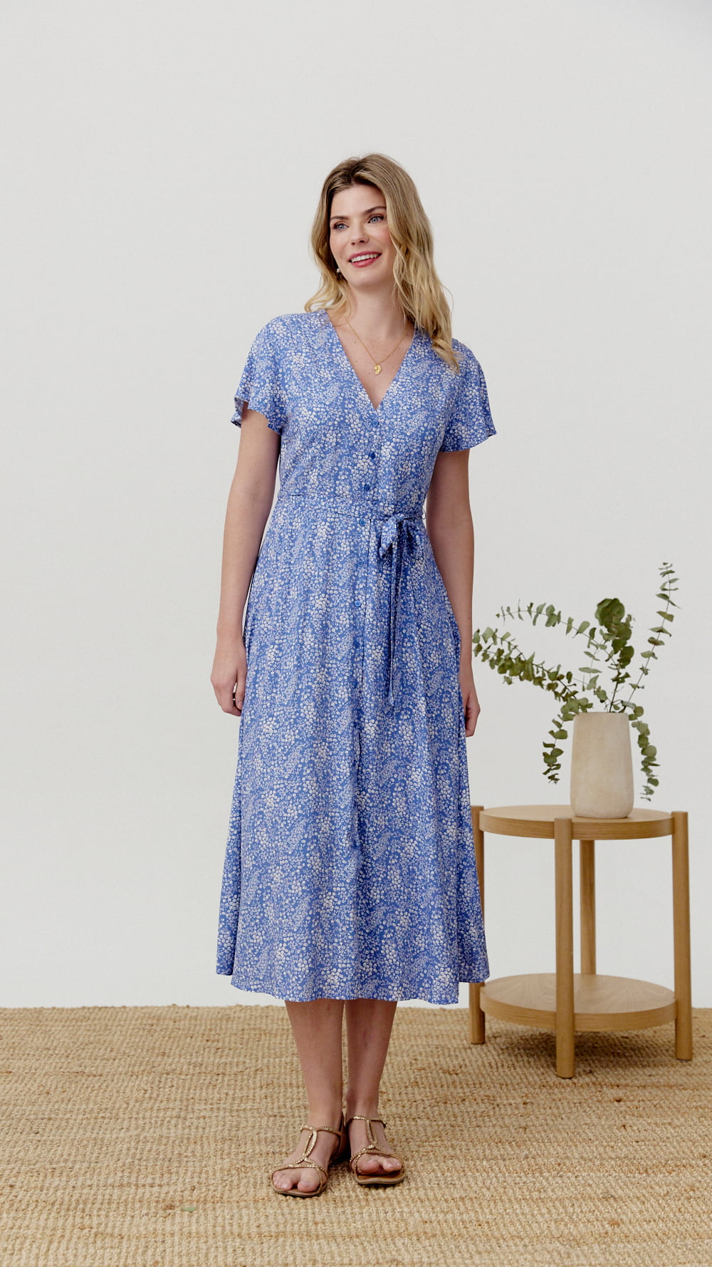 Vestido Lively midi lavanda de Biscuit